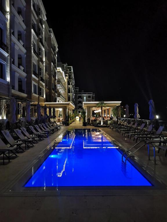 Bazén v ubytování ONYX 1 Private Apartment Kralev nebo v jeho okolí