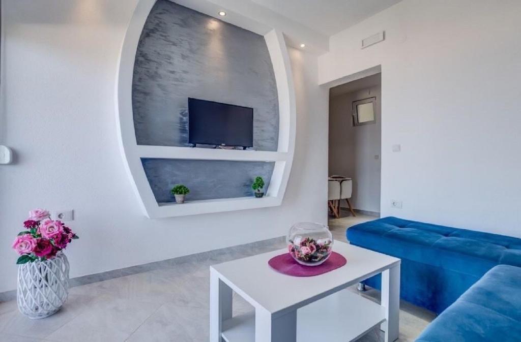 TV a/nebo společenská místnost v ubytování MarBok Apartments with SeaView