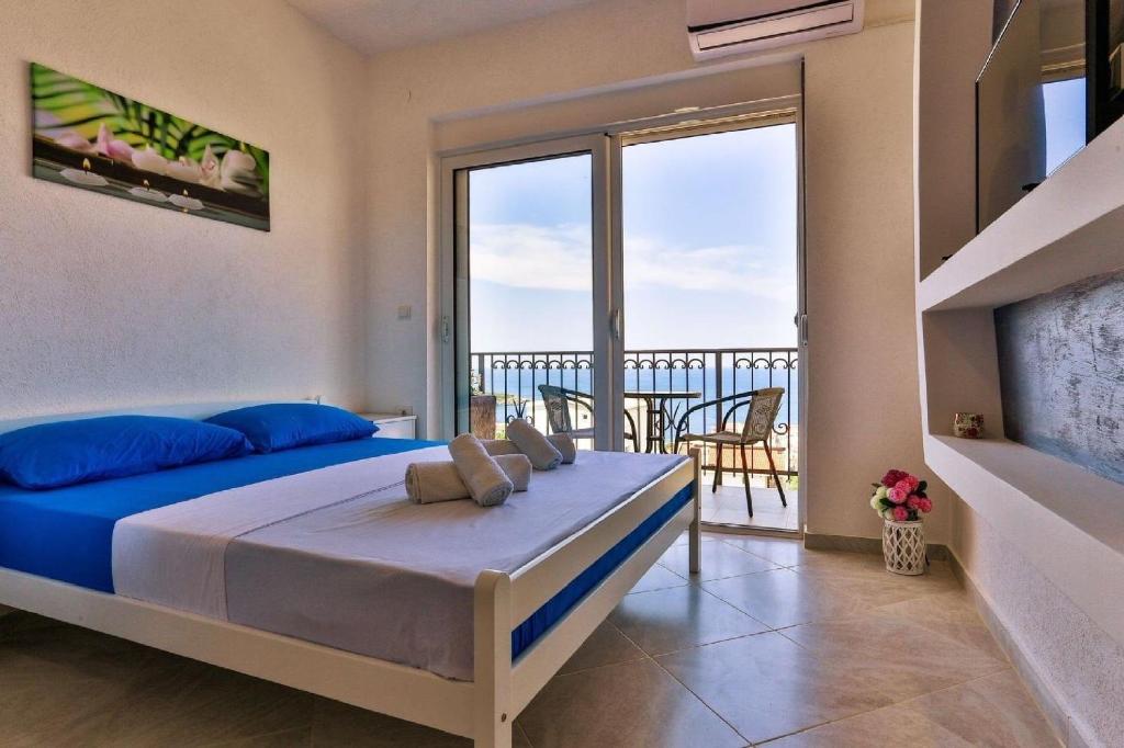 Postel nebo postele na pokoji v ubytování MarBok Apartments with SeaView