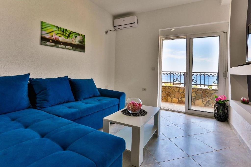 Posezení v ubytování MarBok Apartments with SeaView