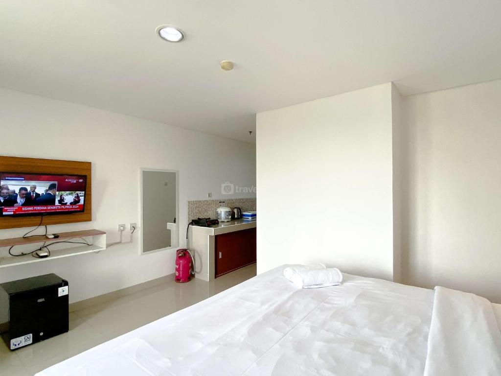 Ένα ή περισσότερα κρεβάτια σε δωμάτιο στο Comfy Studio with Twin Bed at Enviro Apartment By Travelio