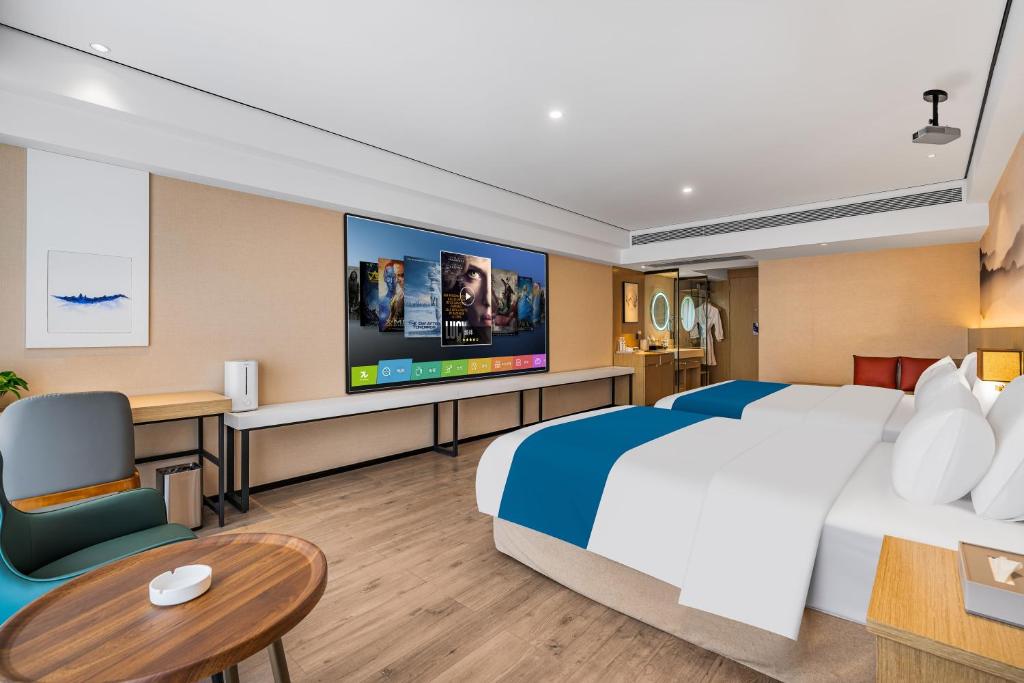 Ramada Encore by Wyndham Kunming Guanduにあるテレビまたはエンターテインメントセンター