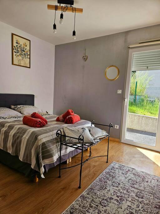 Postel nebo postele na pokoji v ubytování Carcassonne tranquillement