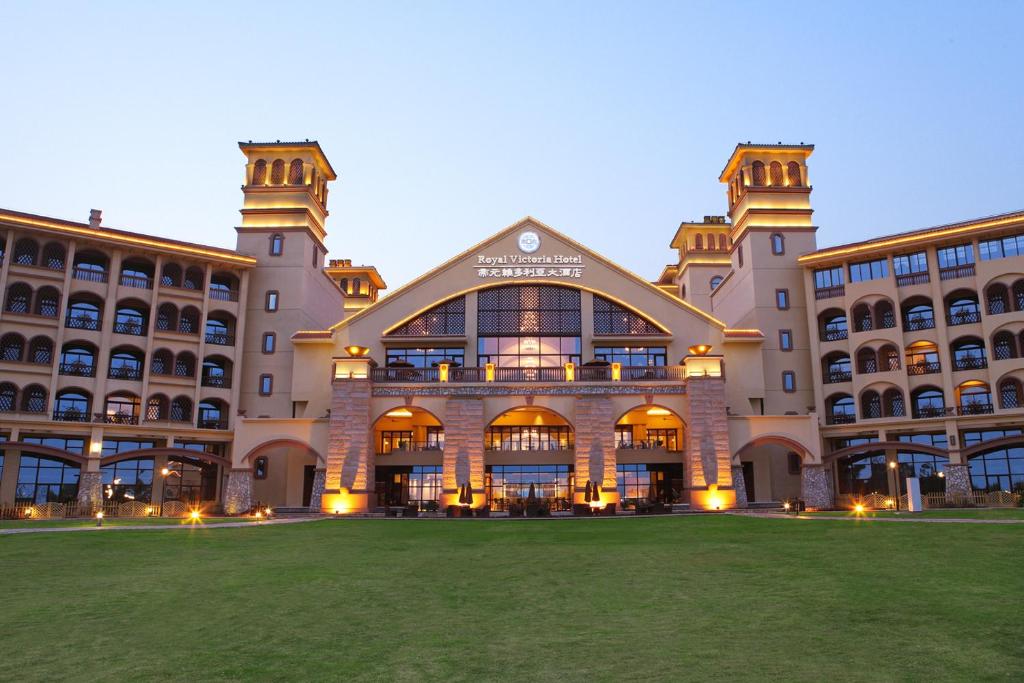 a large building with a lawn in front of it at Xiamen Royal Victoria Hotel in Xiamen