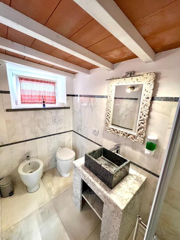 A bathroom at B&B Alla Fortezza