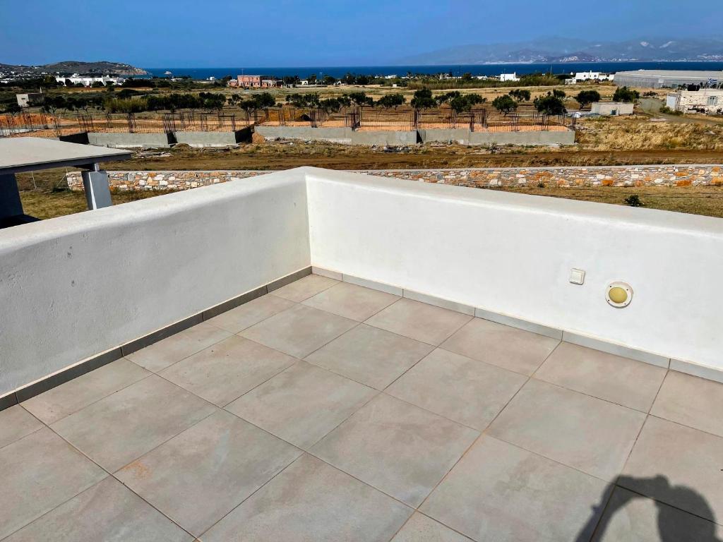 Balkón nebo terasa v ubytování Quiet 2-bedroom sea view villa with shared pool