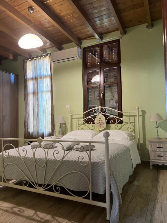 A bed or beds in a room at Asikiko Suites