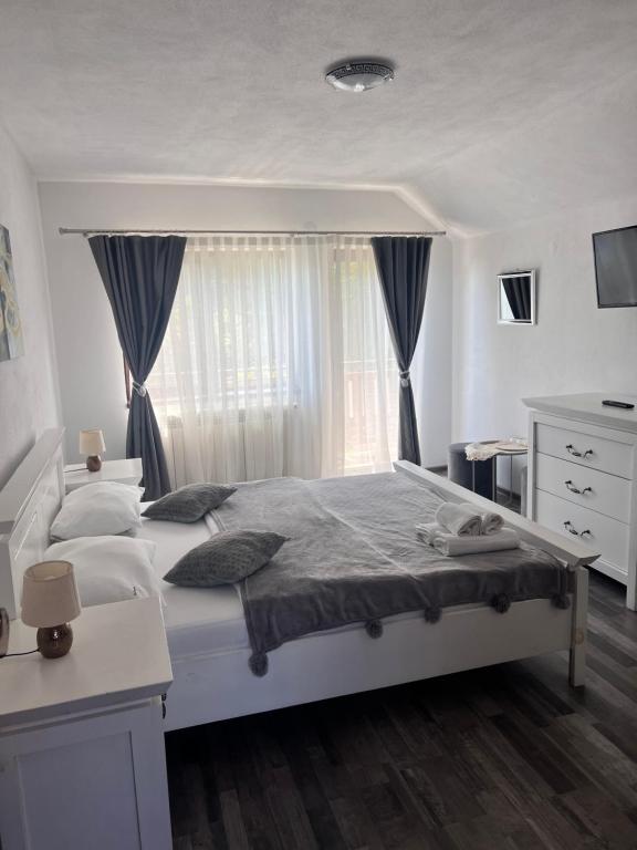 Postel nebo postele na pokoji v ubytování CASA ALEXANDRA