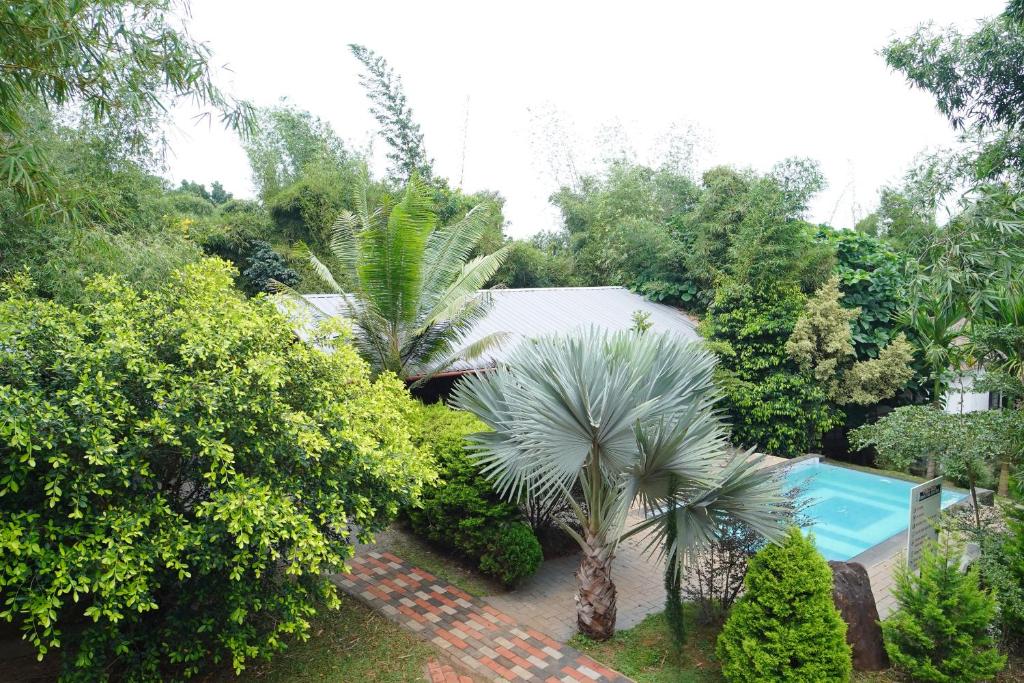Bazén v ubytování Le Eden Resort nebo v jeho okolí