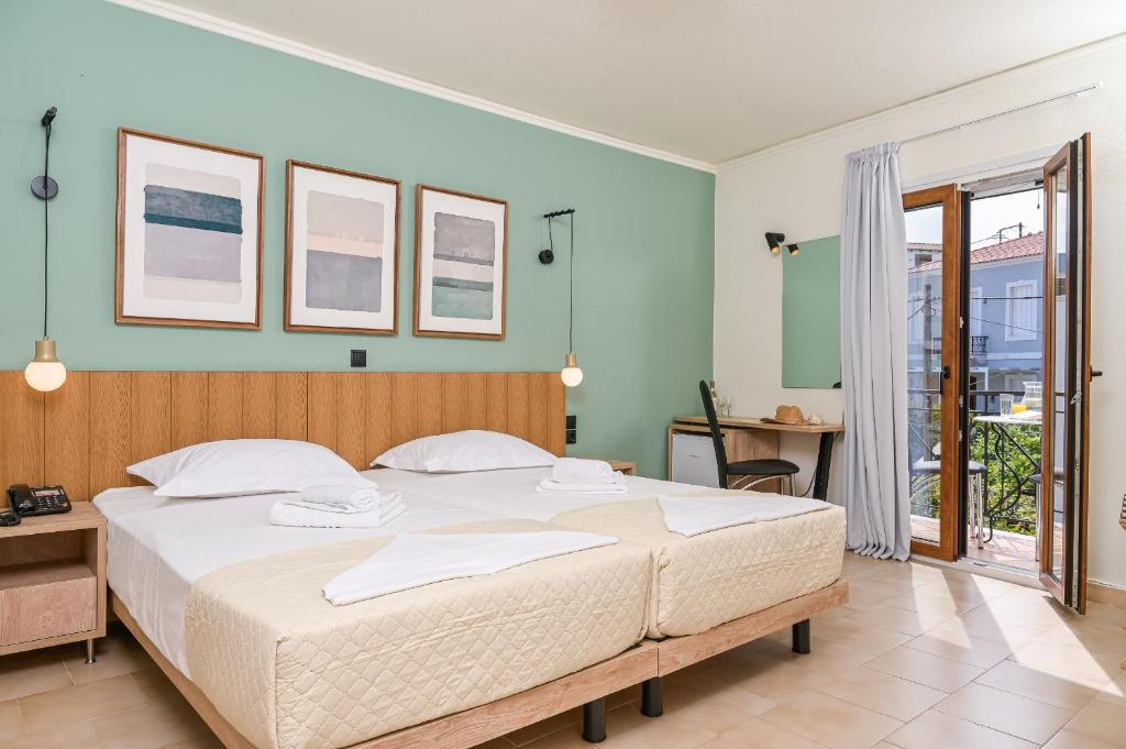 A bed or beds in a room at Emily Hotel