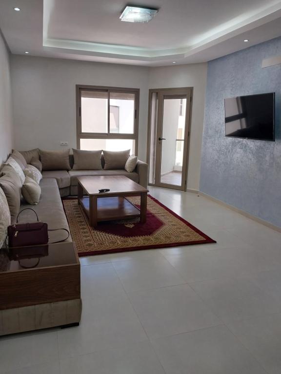 a living room with a couch and a coffee table at Appartement Miftah Sahill 1 haut Standing in Agadir