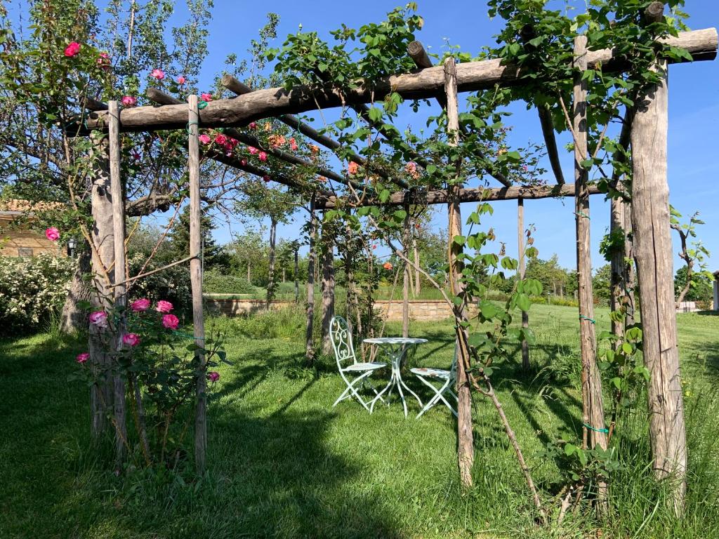 Ogród w obiekcie agriturismo borgo del ginepro