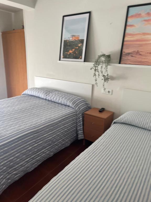 Łóżko lub łóżka w pokoju w obiekcie Pension Angelines, Sneuu Hostel Santander