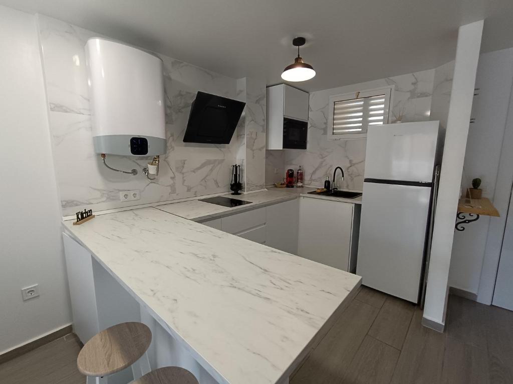 A kitchen or kitchenette at JR apartment albir