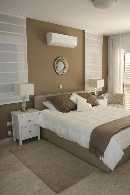 Postel nebo postele na pokoji v ubytování Serenity Villa Mediterranean