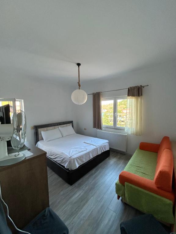 Rúm í herbergi á Daniels Homestay
