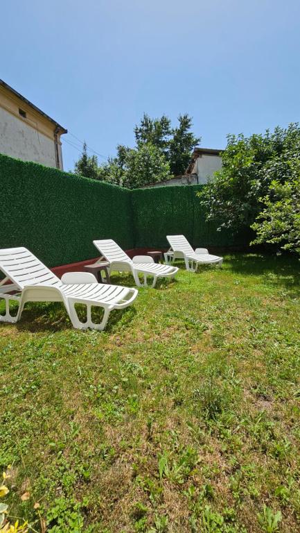 Aed väljaspool majutusasutust Kuća Veneto & Free Parking