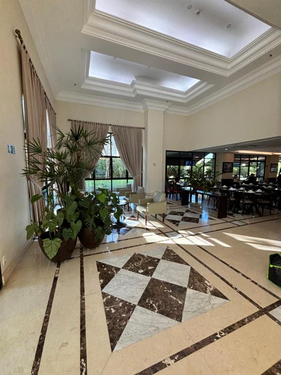 Ruang duduk di Hotel Univer Pamplona Paulista Jardins com cozinha ótima localização 2105