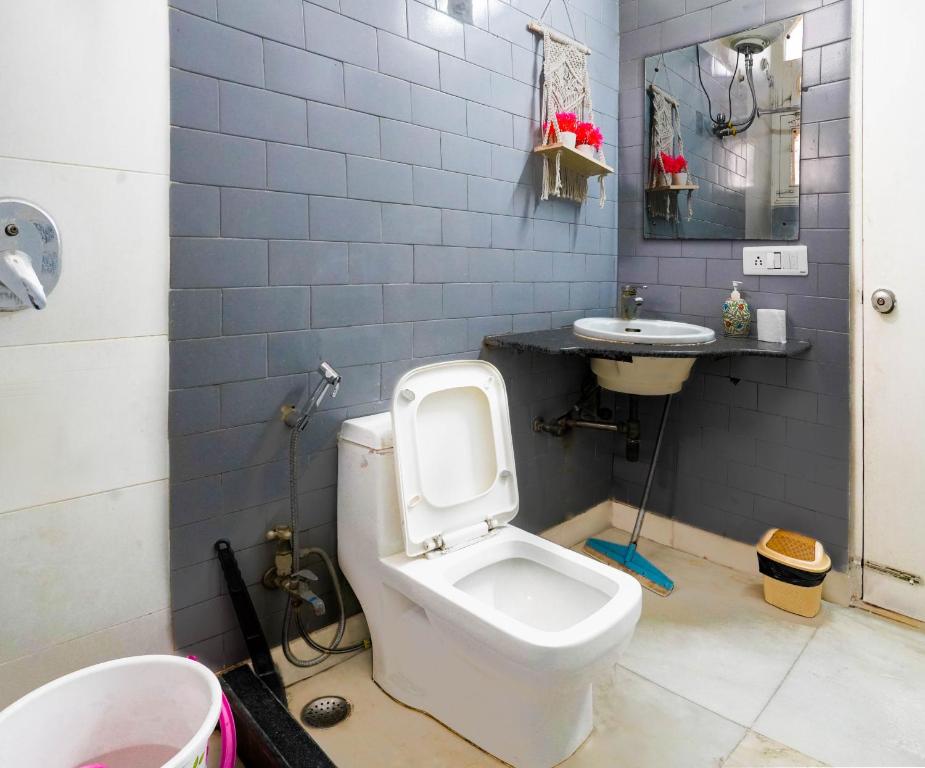 Un baño de Hide-In Hostel Delhi