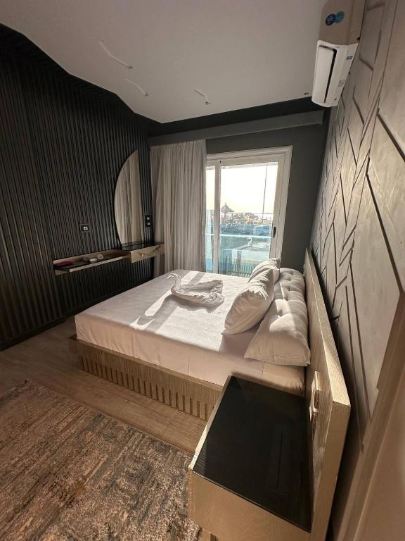 Postel nebo postele na pokoji v ubytování فندق الشاطئ رأس البر-Beach Hotel Ras Elbar