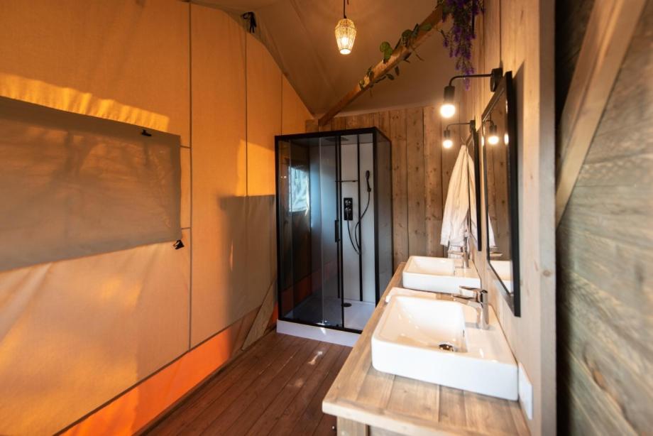 Koupelna v ubytování Glamping VALL de CODÓ