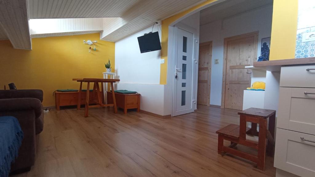 Μια τηλεόραση ή/και κέντρο ψυχαγωγίας στο Moriconi Civico 9