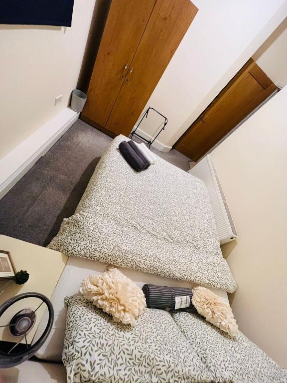 Postel nebo postele na pokoji v ubytování Dormitorio Doble D08