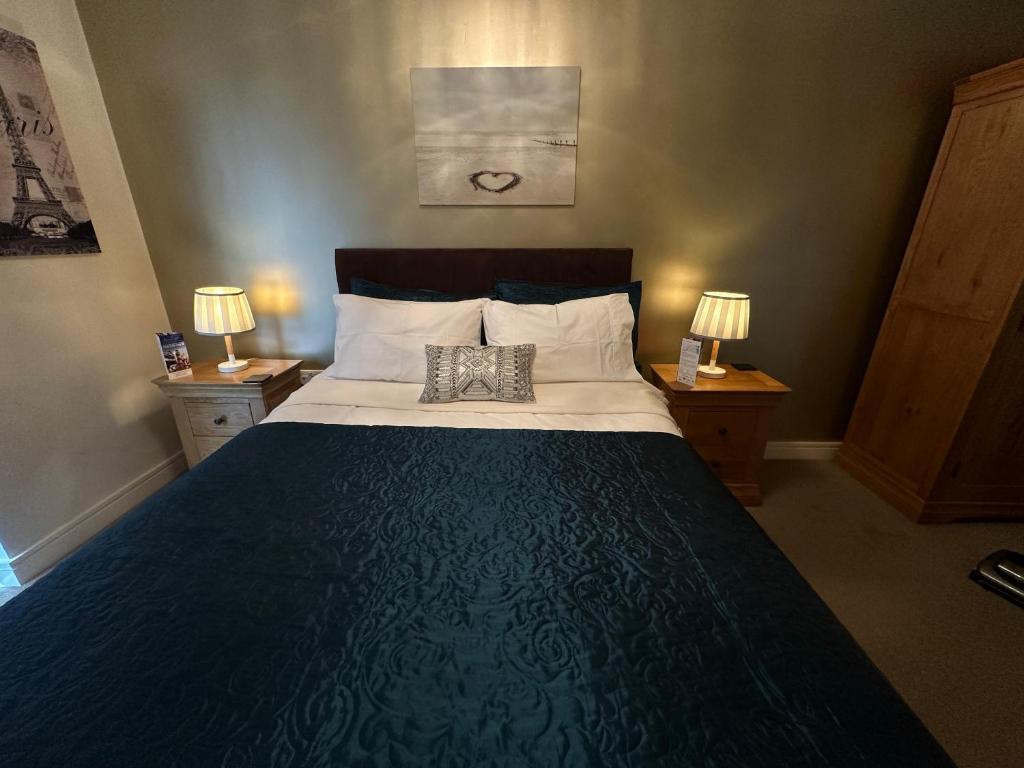 a bedroom with a large bed with two lamps at Lovely 1 Bedroom Apartment in Plymouth