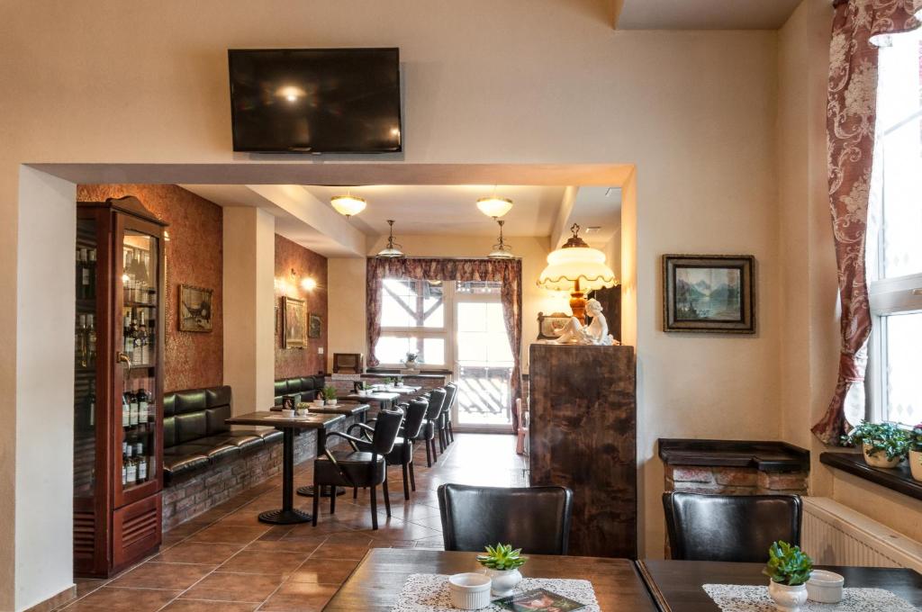 TV a/nebo společenská místnost v ubytování Hotel Na Skalkách