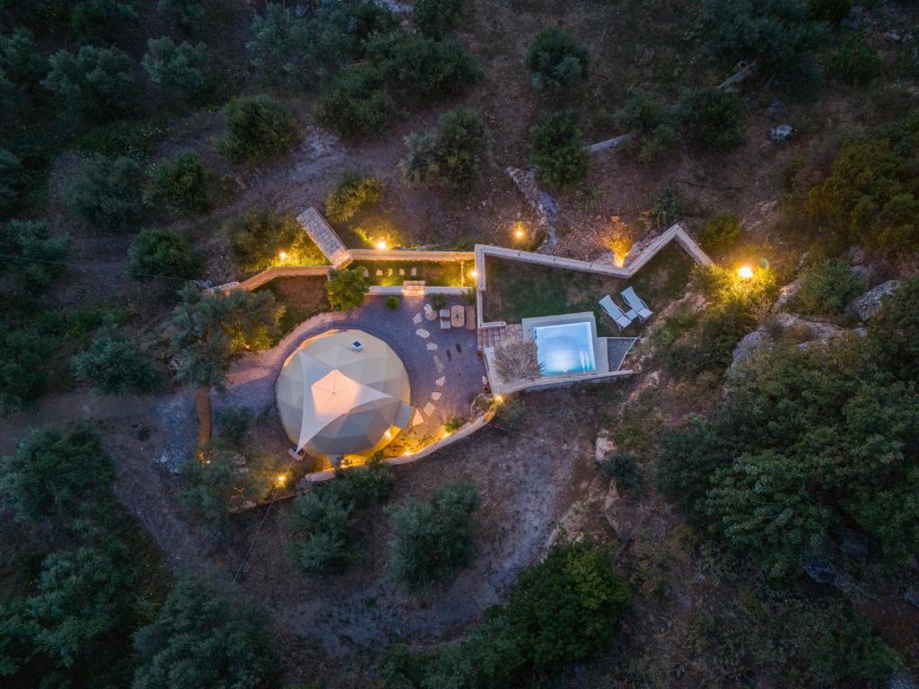 Bazén v ubytování Gogna luxury domes nebo v jeho okolí