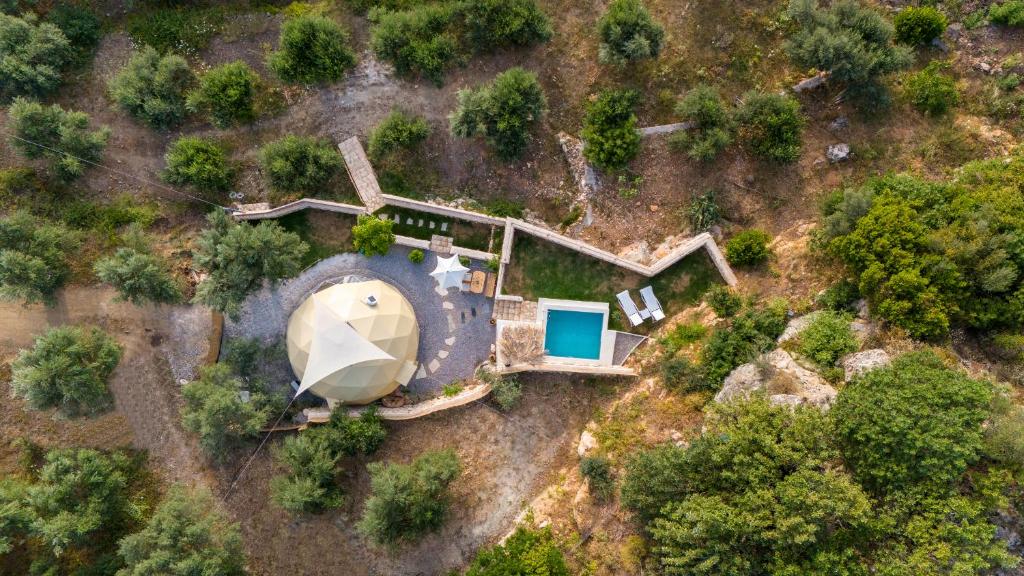 Bazén v ubytování Gogna luxury domes nebo v jeho okolí