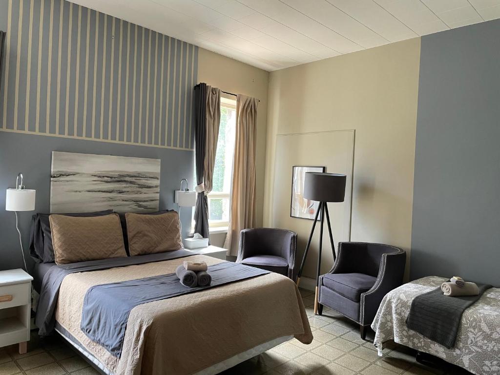 Una cama o camas en una habitación de Maison Zacharie
