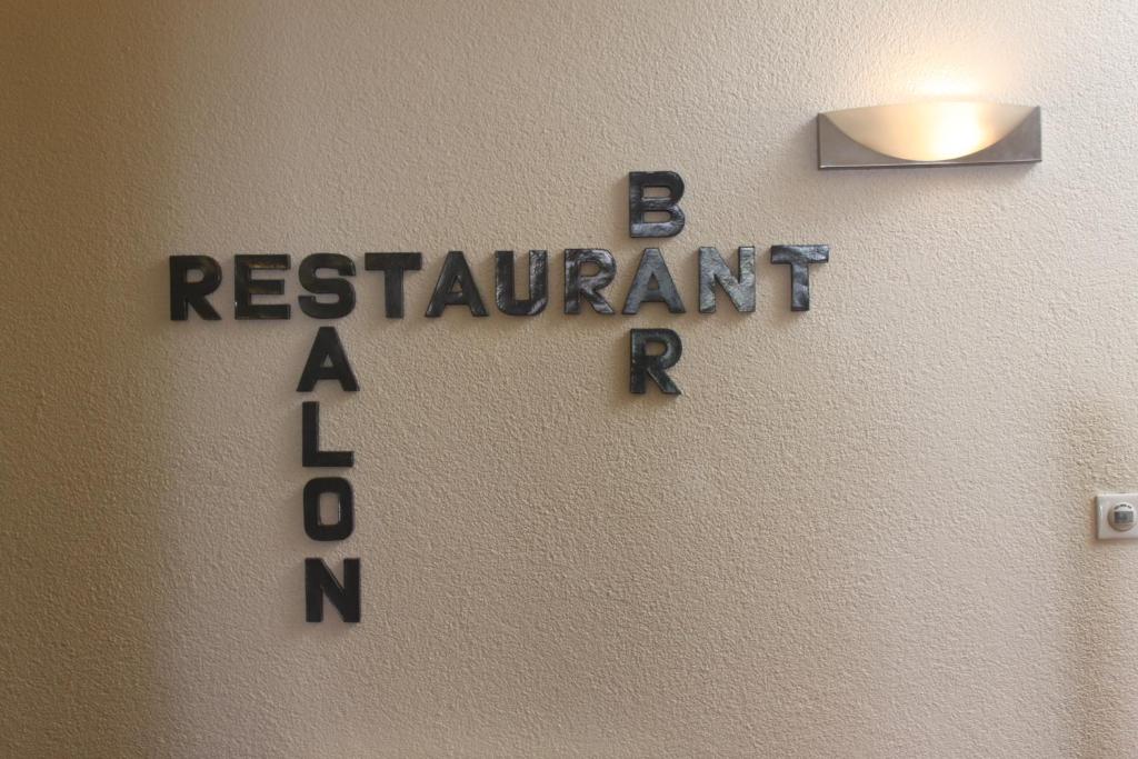 Certifikát, hodnocení, plakát nebo jiný dokument vystavený v ubytování LOGIS Hôtel & Restaurant - Le Manoir de Gavrelle