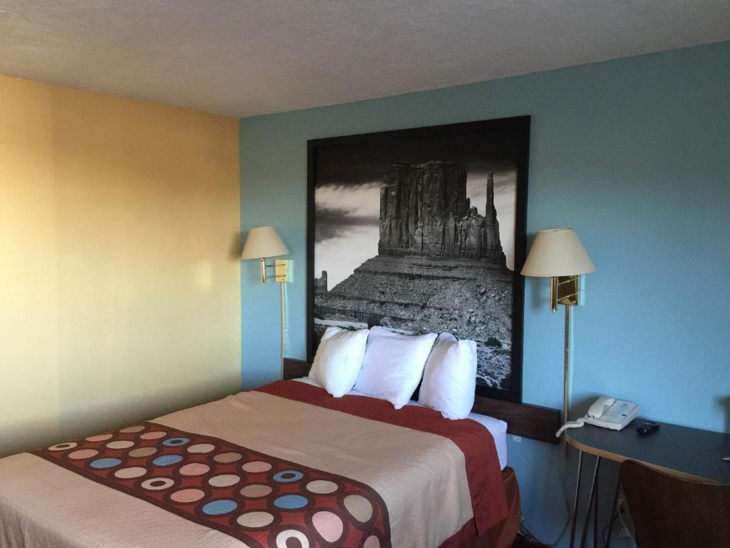Postel nebo postele na pokoji v ubytování Super 8 by Wyndham Cedar City