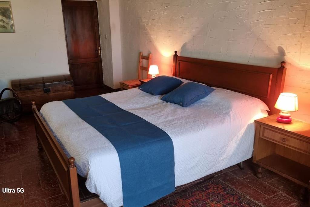 Postel nebo postele na pokoji v ubytování Val d'Orcia - Antica Dimora Iris