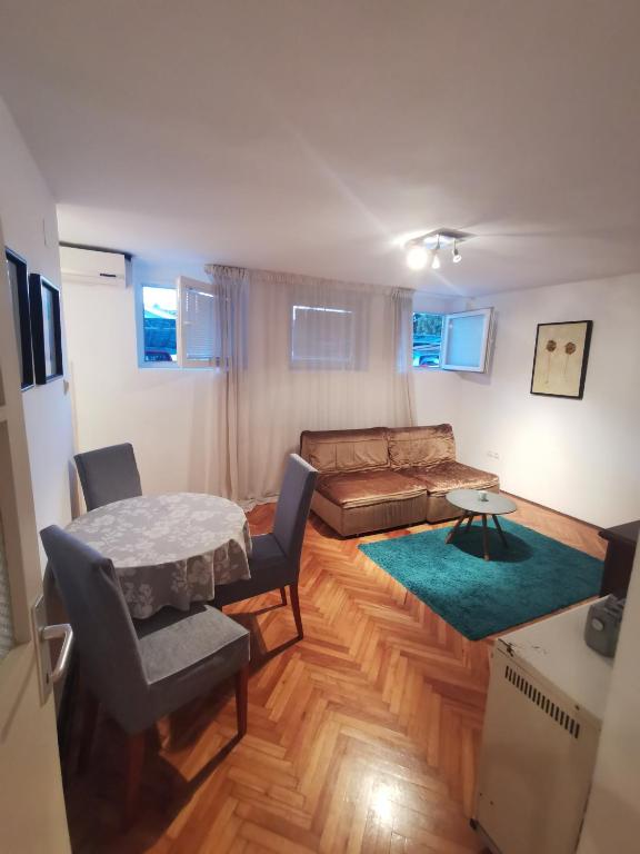 Et opholdsområde på Apartman Karača