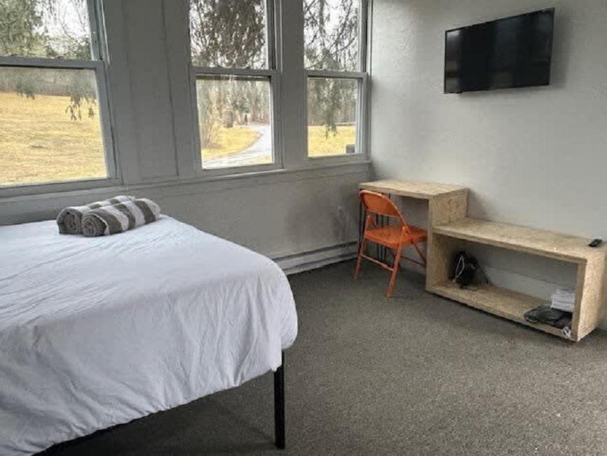 TV a/nebo společenská místnost v ubytování The Brooks Motel