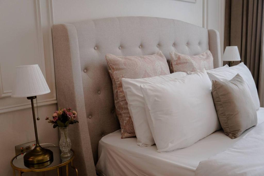 Feel Like Home Away From Home On 34th Floor - One-Bedroom Apartment