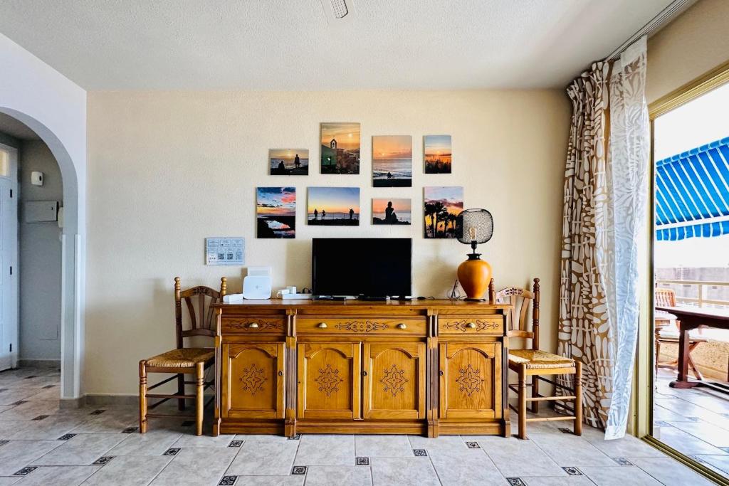 TV a/nebo společenská místnost v ubytování Serigor Bahía Ocean View