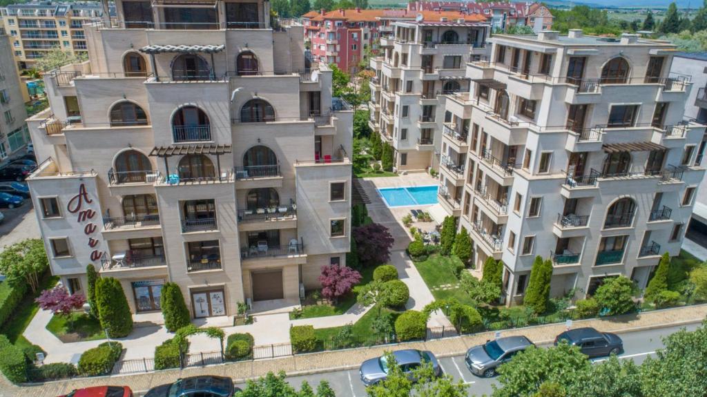 サニービーチにあるАпарткомплекс Амара Слънчев Бряг Студио 13の都市の建物の空見