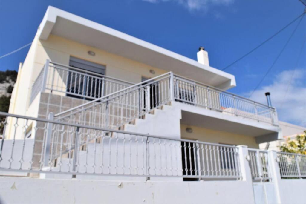 A balcony or terrace at Bellavista House in Monolithos Rhodes