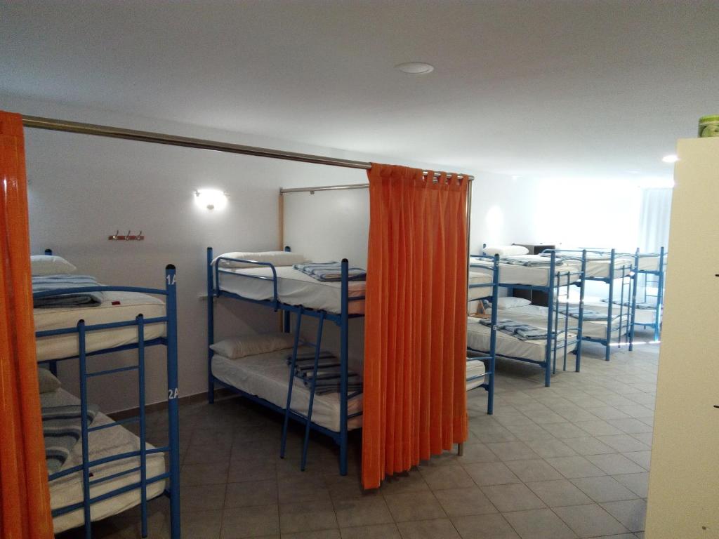 Postel nebo postele na pokoji v ubytování Albergue @ Muxia