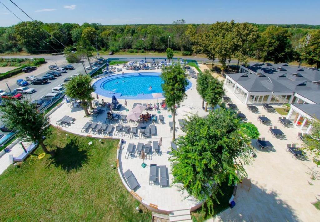 Bazén v ubytování Hotel Apollo nebo v jeho okolí