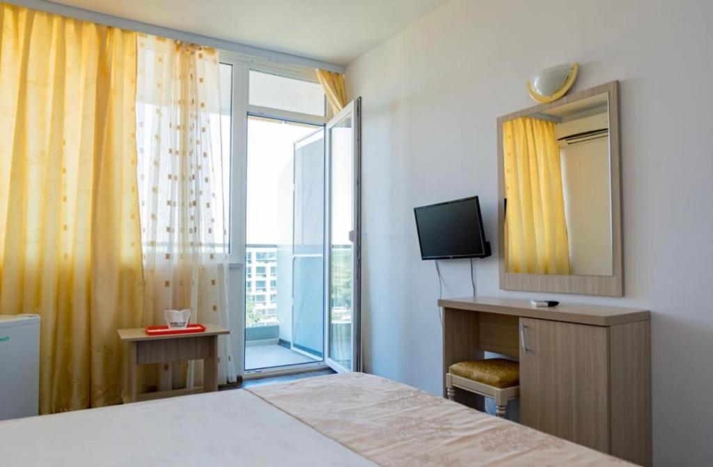 TV a/nebo společenská místnost v ubytování Hotel Apollo