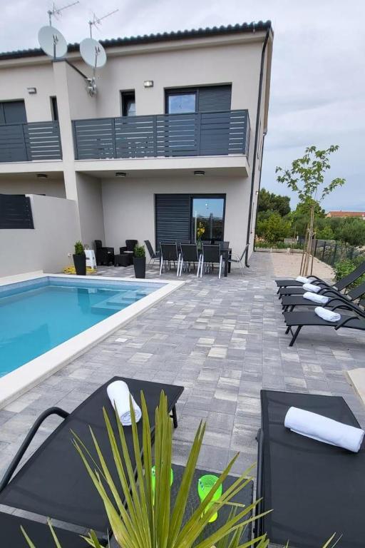 Family friendly house with a swimming pool Vodice - 23021
