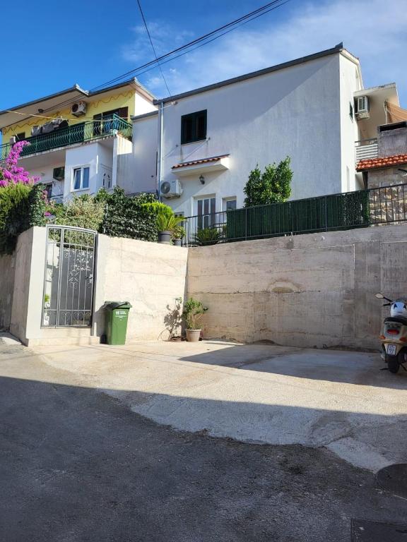 Budova, v ktorej sa apartmán nachádza