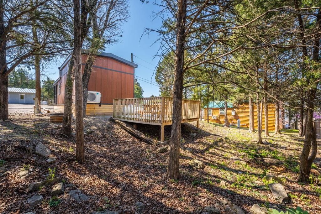 Zahrada ubytování Indian Point Cabin 4 near SDC, Branson, Table Rock Lake