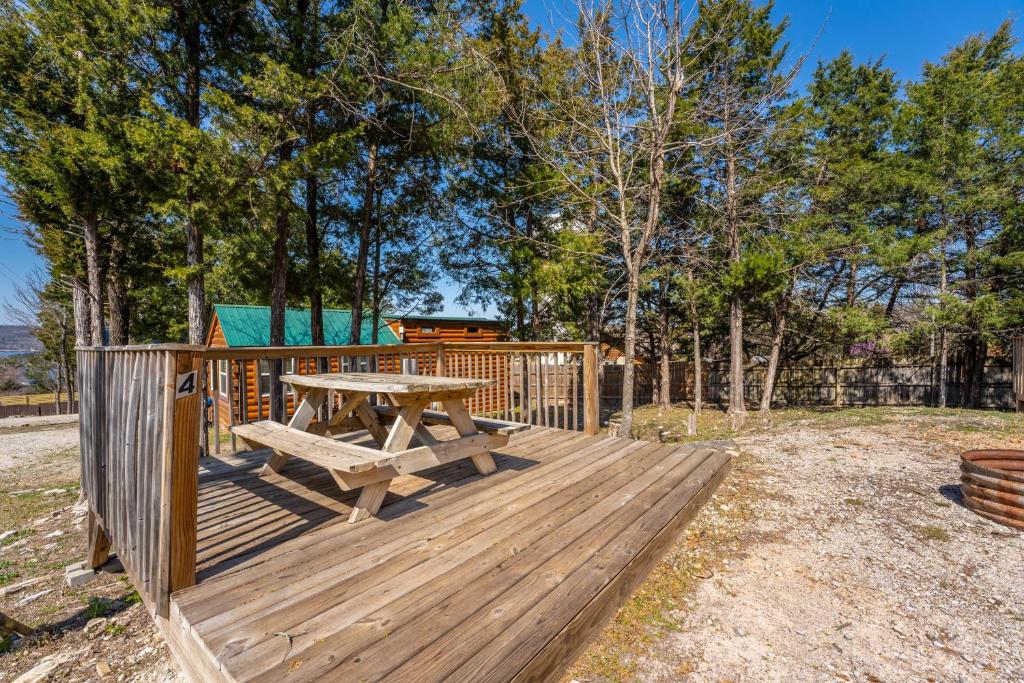 Fotografie z fotogalerie ubytování Indian Point Cabin 4 near SDC, Branson, Table Rock Lake v destinaci Branson