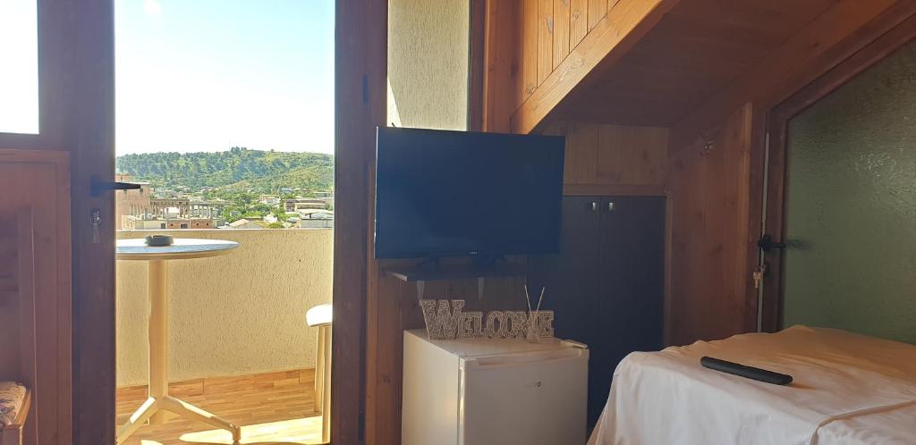 Postel nebo postele na pokoji v ubytování SHENA Guest House