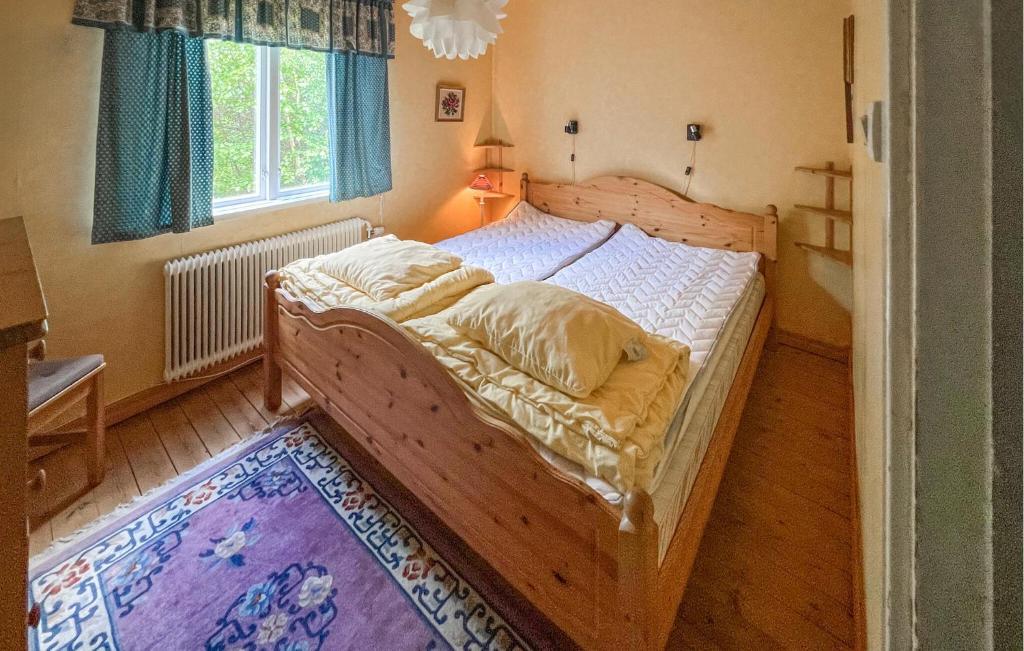 Postel nebo postele na pokoji v ubytování 4 Bedroom Amazing Home In Sysslebäck